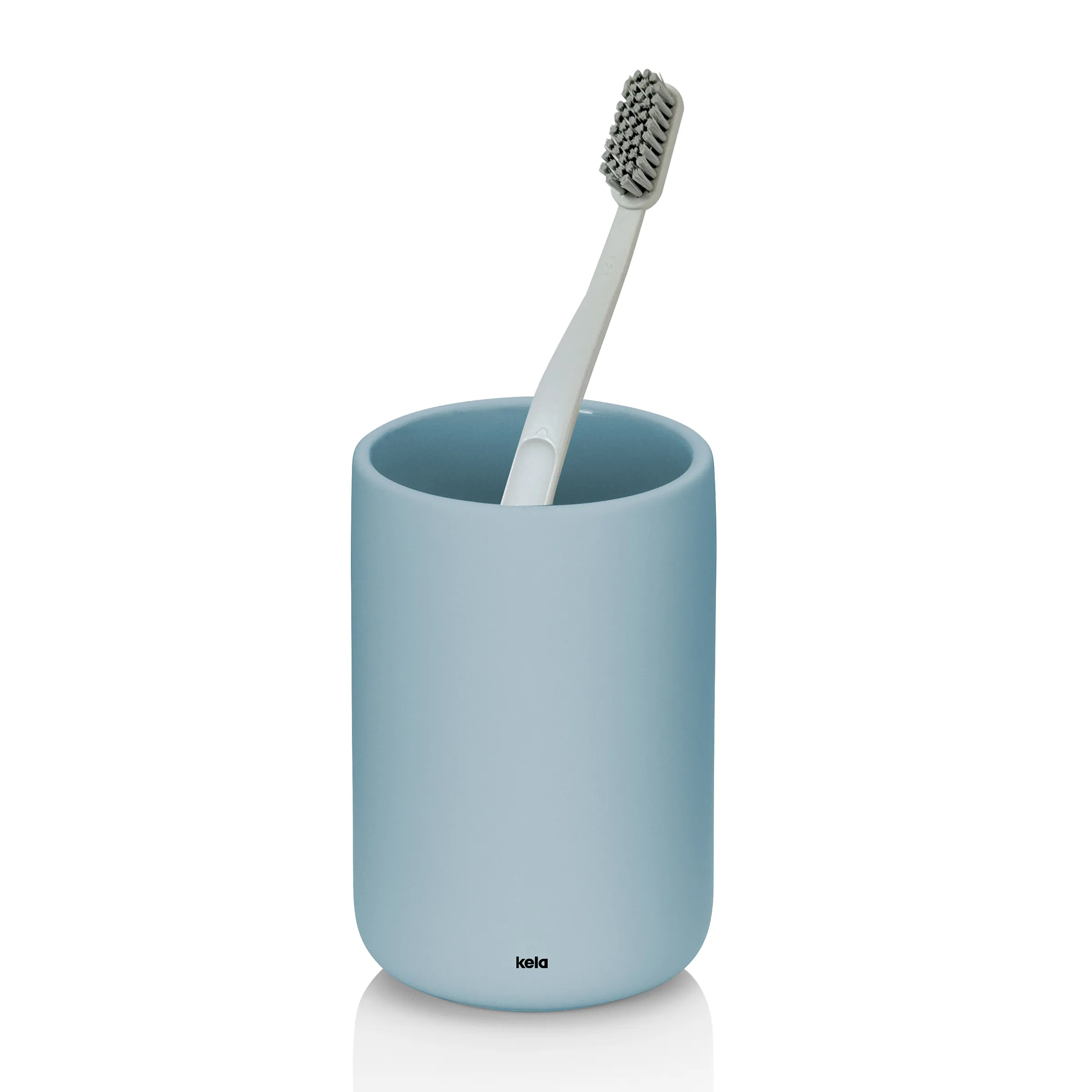 Hellblaue Kela Zahnbürstenhalter mit weißer Zahnbürste, minimalistisches Design auf weißem Hintergrund