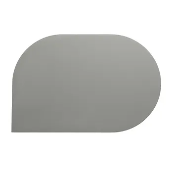 Graue abgerundete geometrische Form mit Halbkreis und rechteckiger Basis auf weißem Hintergrund