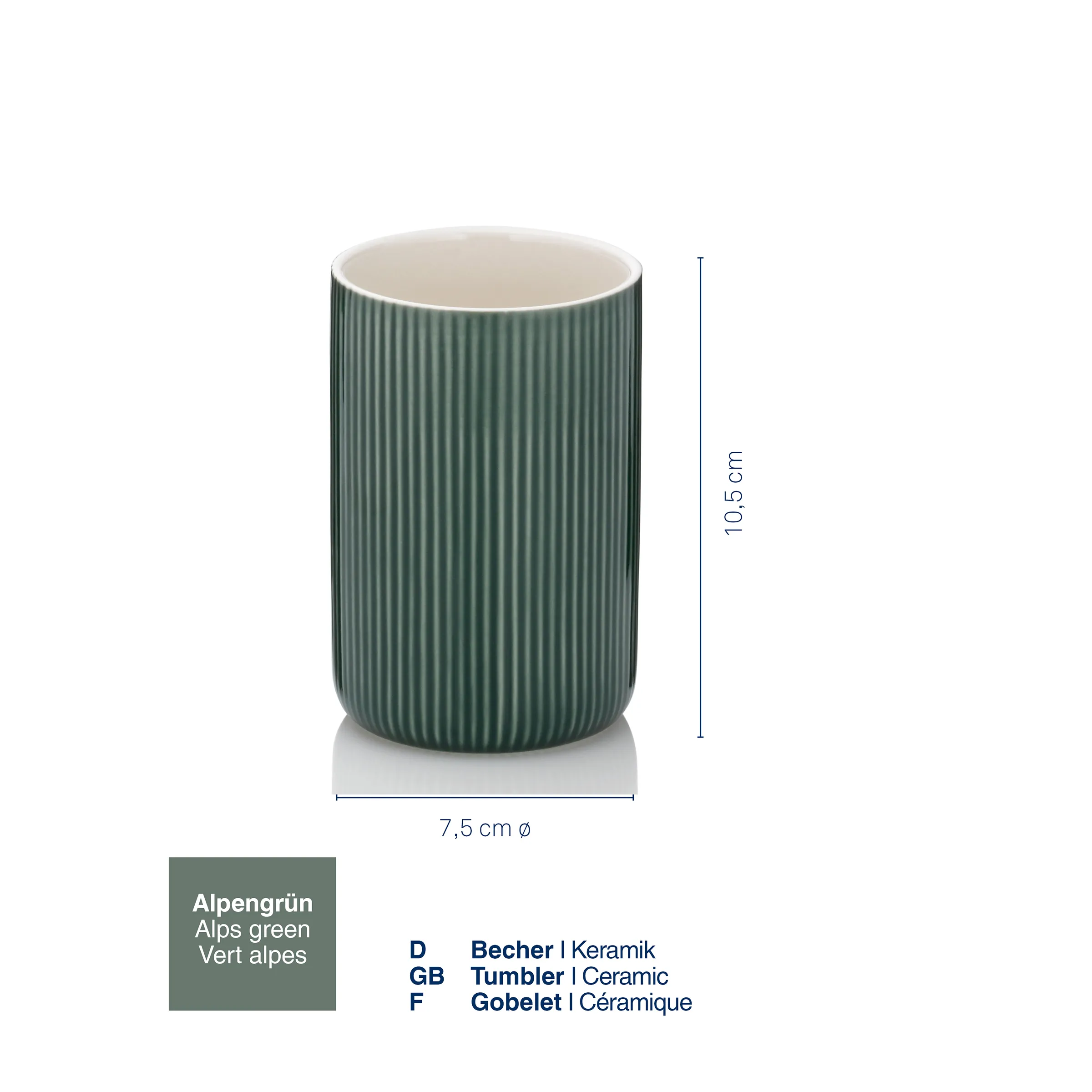 Keramikbecher Alpengrün mit Rillen-Design - 10,5 cm Trinkbecher Alpengrüner Keramikbecher mit vertikalen Rillen, 10,5 cm hoch und 7,5 cm Durchmesser, auf weißem Hintergrund