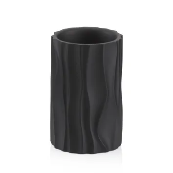 Schwarze zylindrische Vase mit spiralförmigem Reliefmuster auf weißem Hintergrund