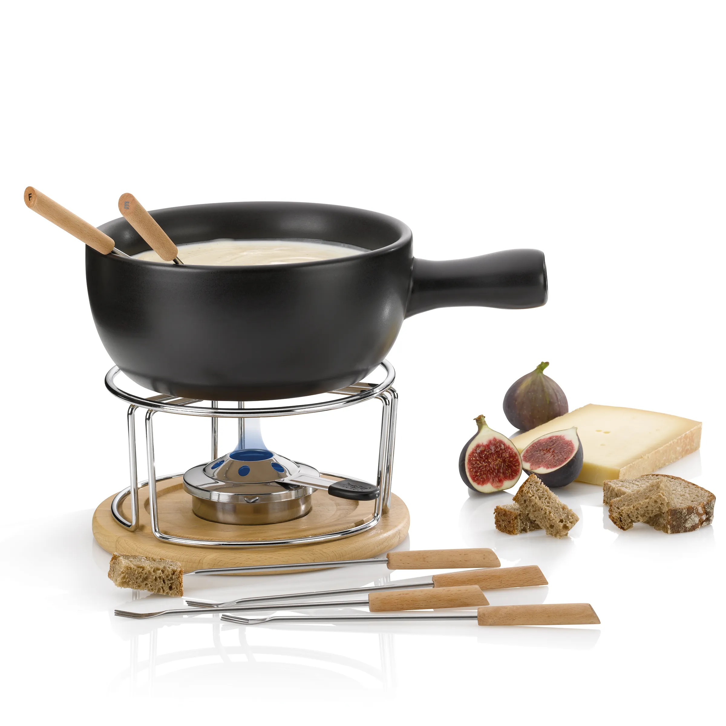 Fondue Set Käse - Komplettes Fondue Zubehör mit Topf und Gabel Schwarzes Fondue-Set mit Keramiktopf, Holzgriff, Brenner auf Holzbasis, vier Fondue-Gabel und Zutaten wie Käse, Feigen und Brot.