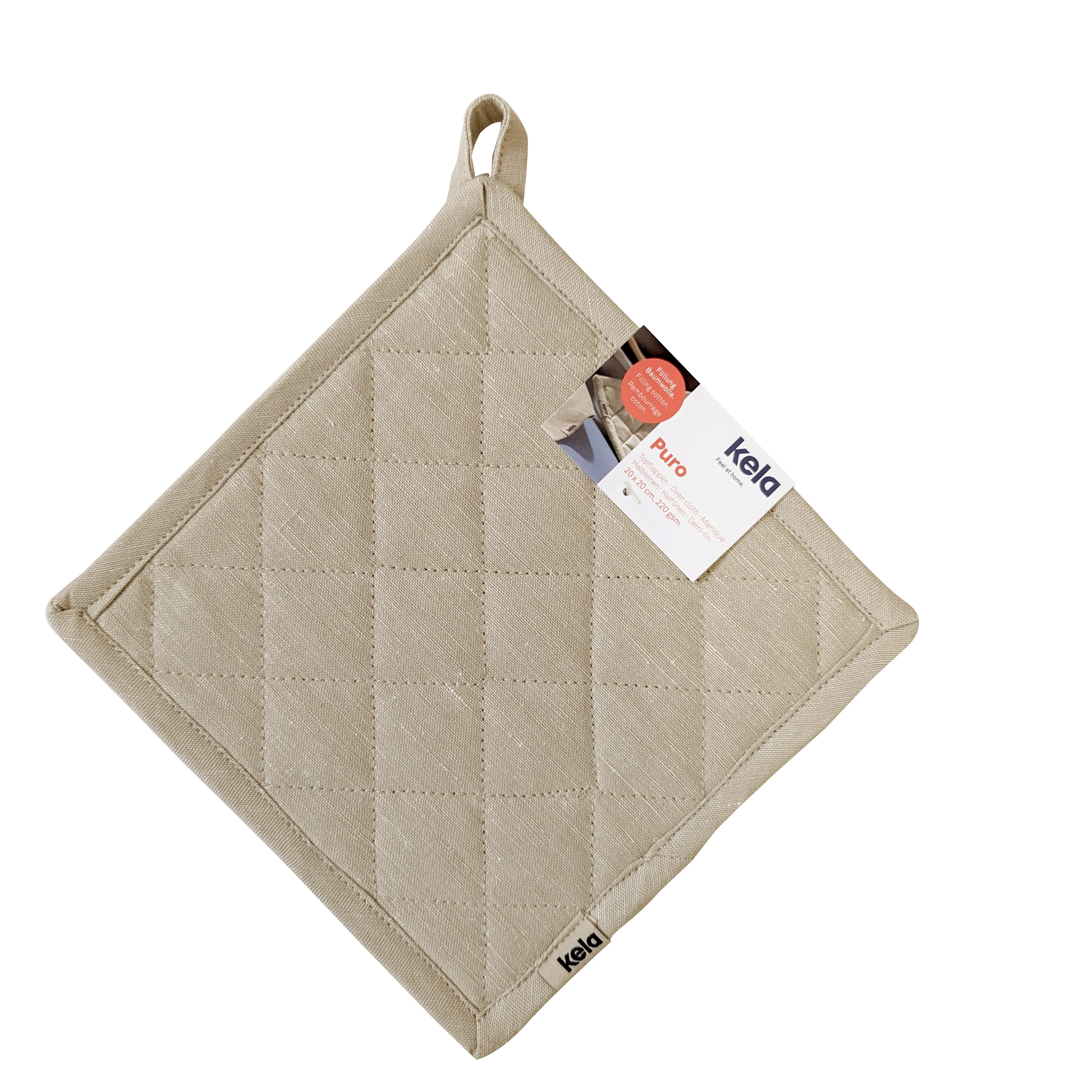 Kela Puro Topflappen Leinen beige – quadratischer Küchenhelfer mit Aufhänger Beige quadratischer Topflappen aus Leinen mit Aufhängeschlaufe und kela puro Etikett auf weißem Hintergrund