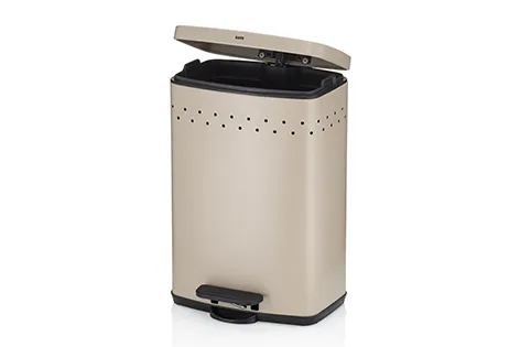 Tretmülleimer beige mit Pedal und Inneneimer - Edelstahl Abfalleimer Beiger Tretmülleimer aus Edelstahl mit Pedal, Lochdesign und geöffnetem Deckel mit Inneneimer