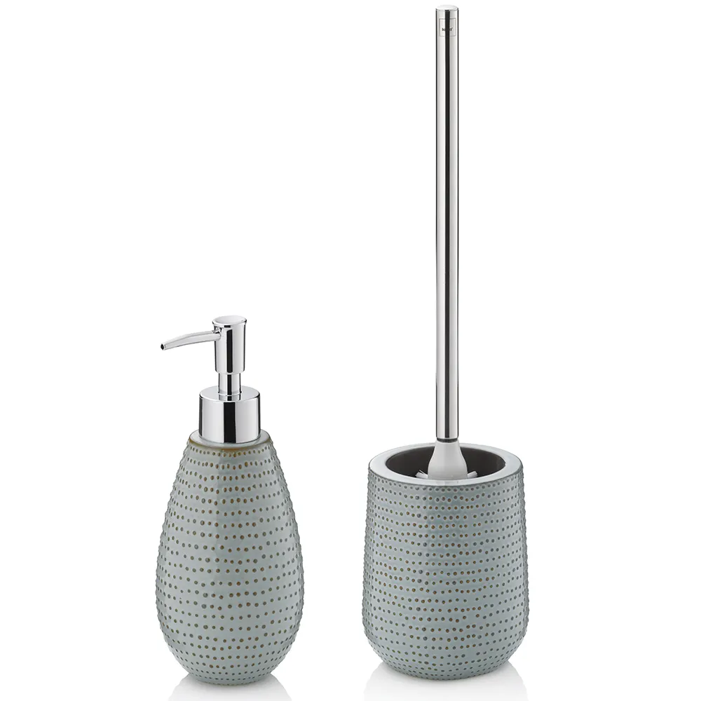 Badezimmer-Set aus grauem Keramik mit Punktmuster: Seifenspender und WC-Bürstenhalter mit Chromdetails