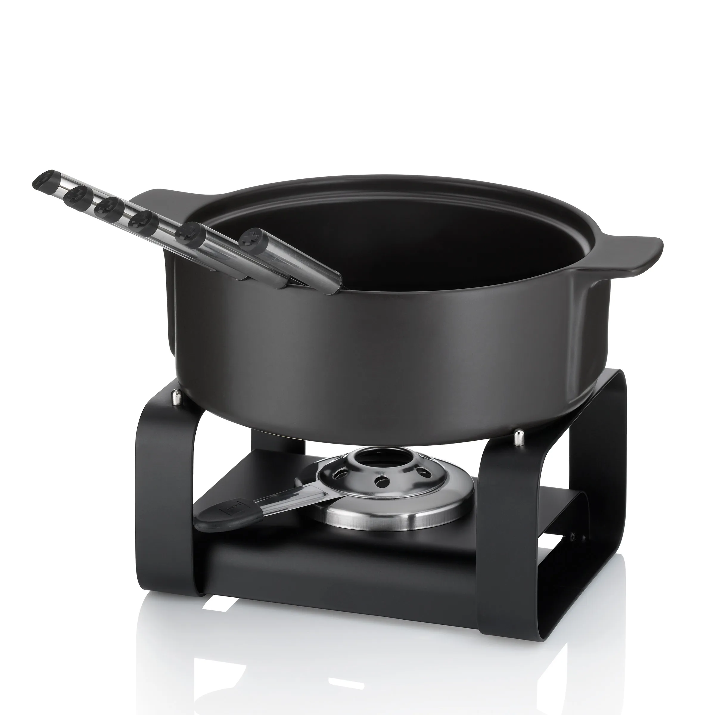 Fondue-Set schwarz mit Rechaud, Topf und Fonduegabeln - Käsefondue Komplettset Schwarzes Fondue-Set mit Topf, Rechaud-Gestell und Brenner, inklusive Fonduegabeln auf weißem Hintergrund