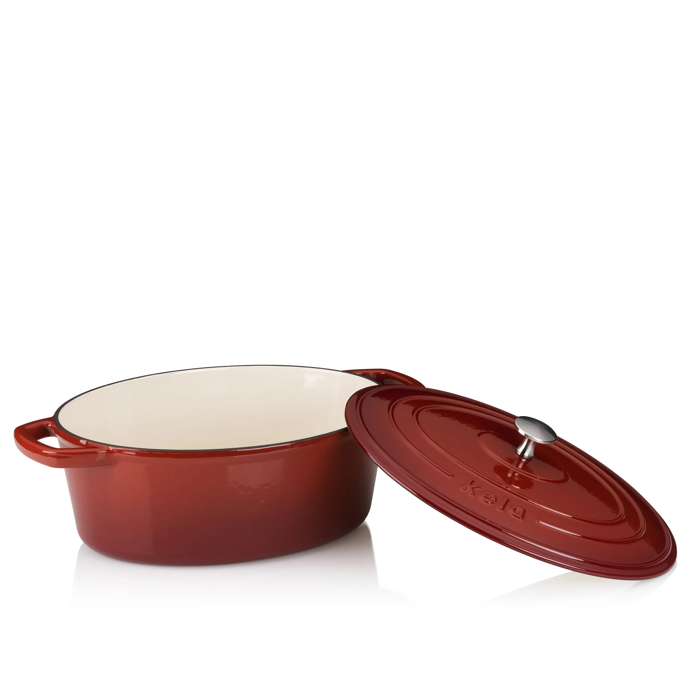 Gusseisen-Bräter rot mit Emaille-Beschichtung und Deckel - Kochgeschirr Roter Gusseisen-Bräter mit cremefarbenem Emaille-Inneren und abnehmbarem Deckel auf weißem Hintergrund