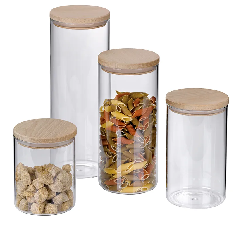 Vorratsdosen Set mit Holzdeckel - Glas Aufbewahrungsbehälter Küche Set aus vier transparenten Vorratsdosen mit Holzdeckeln in verschiedenen Größen, gefüllt mit Pasta und Zucker