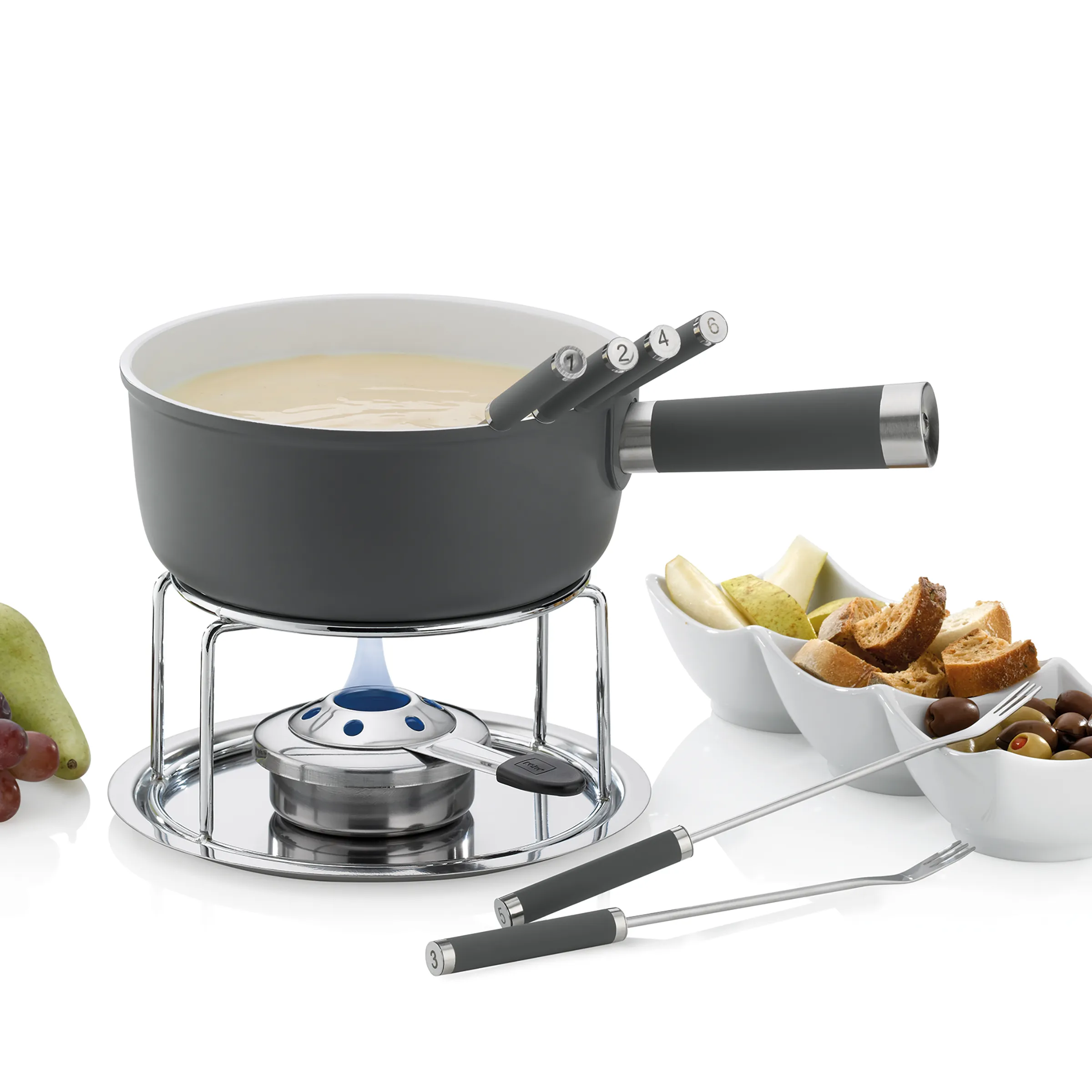 Fondue-Set mit Käse-Fondue, Rechaud und Gabeln für gemütliche Abende Schwarzes Fondue-Set mit Käse, Brenner, 6 nummerierten Gabeln und Beilagen wie Brot, Gemüse und Oliven