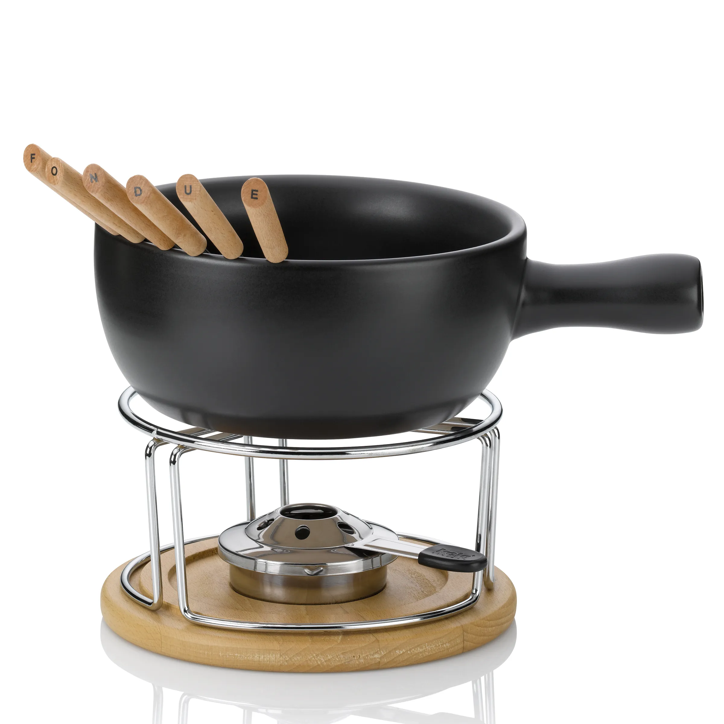 Fondue Set Käse - Keramiktopf mit Zubehör Schwarze Fondue-Set mit Keramiktopf, Holzgriff und Käsegabeln, auf Holzbrett mit Spiritusbrenner