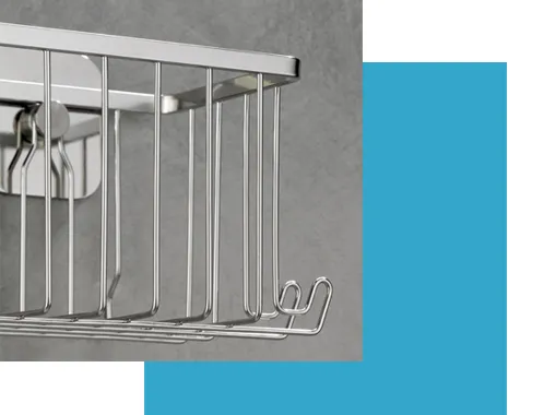 Küchenleiste mit Haken - Wandmontage Küchenorganizer Moderne Küchenaufhängungsleiste aus Metall mit mehreren Haken zur Speicherung von Küchenutensilien an grauer Wand