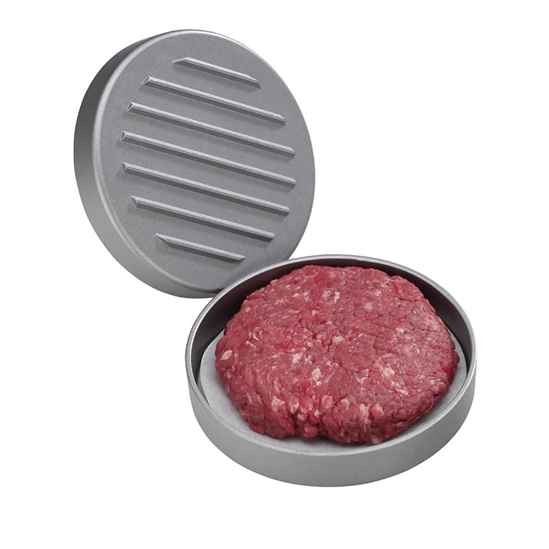 Hamburgerpresse für perfekte Fleisch-Patties Offene Hamburgerpresse mit grauem Kunststoffdeckel und rosafarbenem Hackfleisch-Patty im unteren Teil