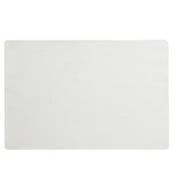 Hellgrauer Mousepad mit strukturierter Oberfläche und abgerundeten Ecken auf weißem Hintergrund