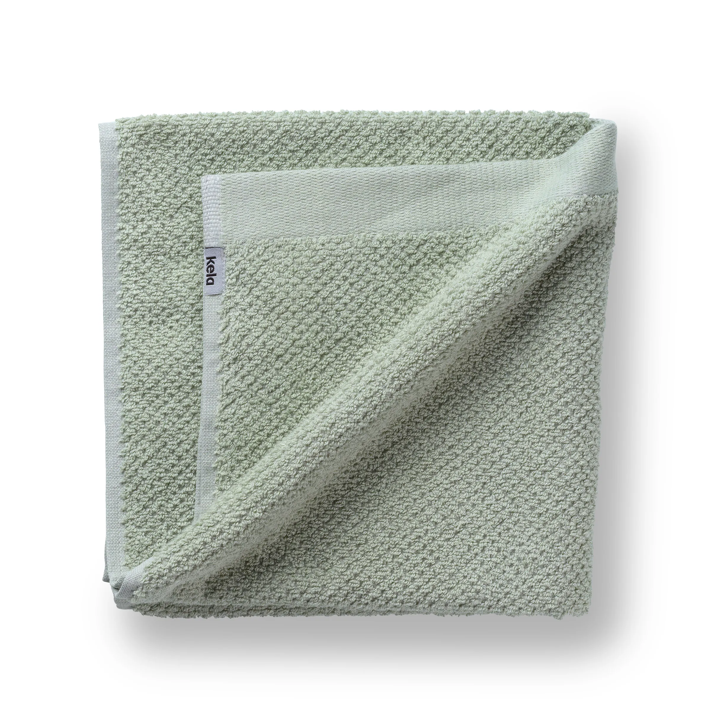 Mintgrünes Handtuch von Kela mit Diagonalstreifen-Muster, gefaltet auf weißem Hintergrund