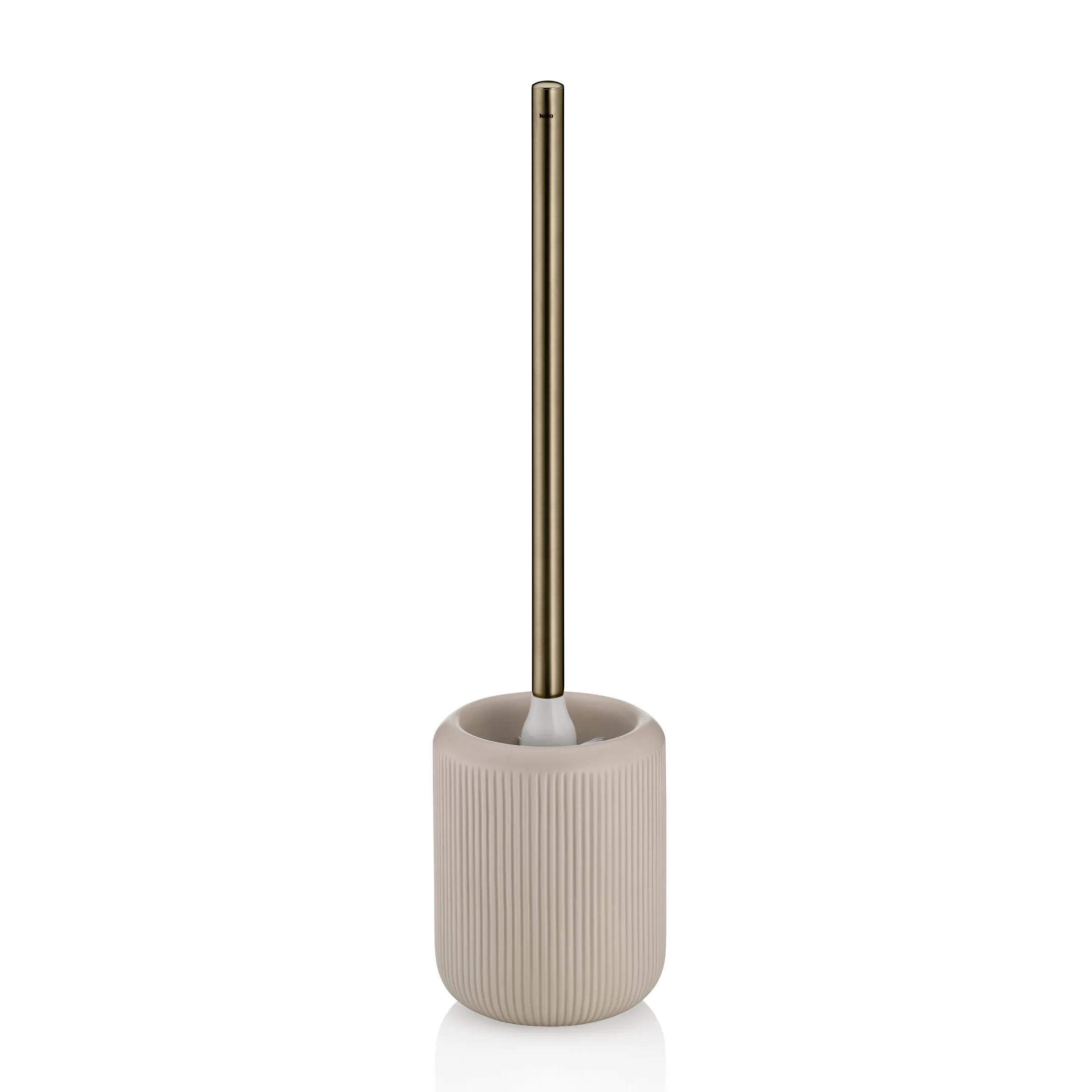 WC-Bürste mit Keramikhalter und Goldgriff - Badezimmer Toilettenbürste WC-Bürste mit beigefarbenem Keramikhalter und goldfarbenem Griff auf weißem Hintergrund