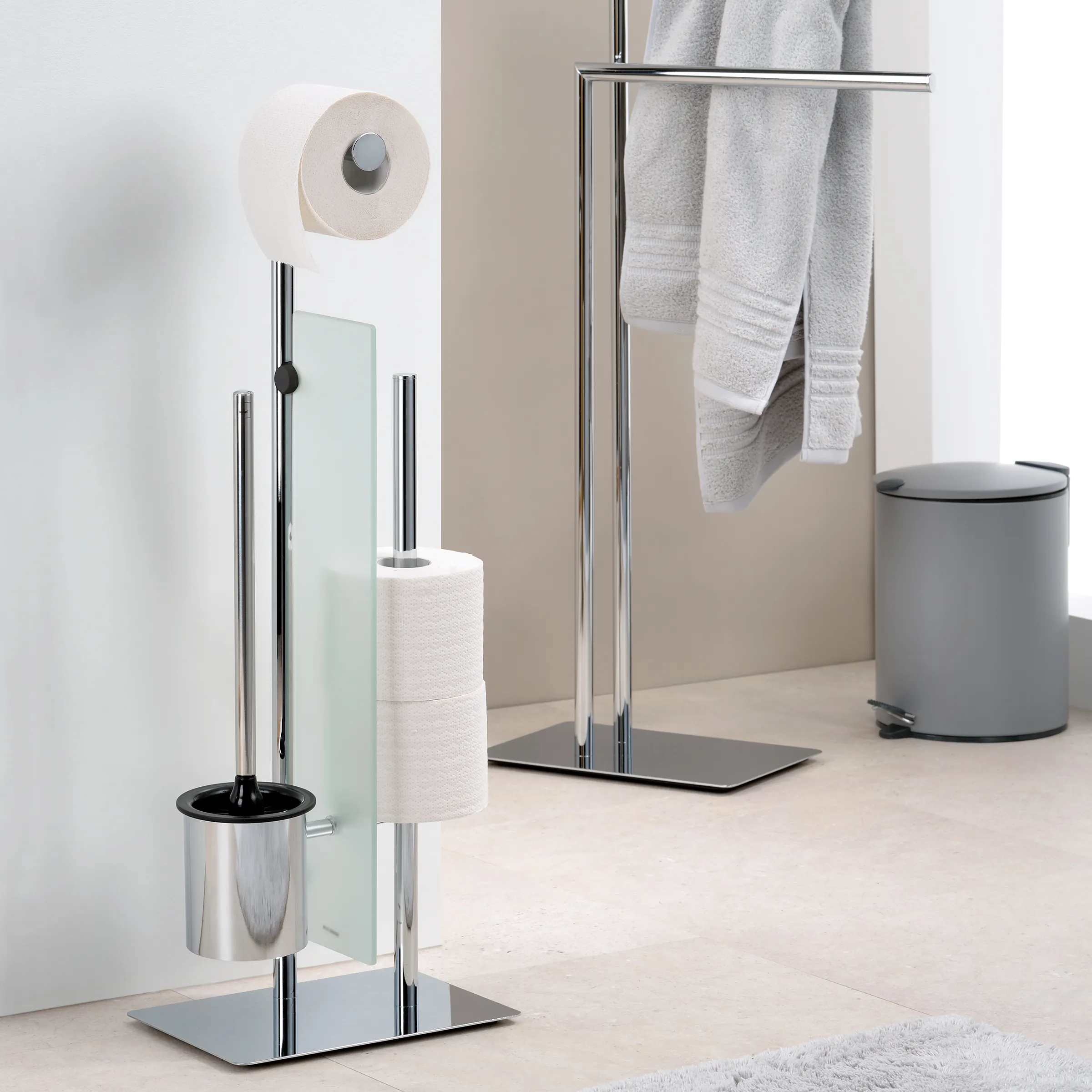 Moderner Badezimmer-Organizer aus Chrom mit Toilettenbürstenhalter, Toilettenpapierhalter und Handtuchhalter