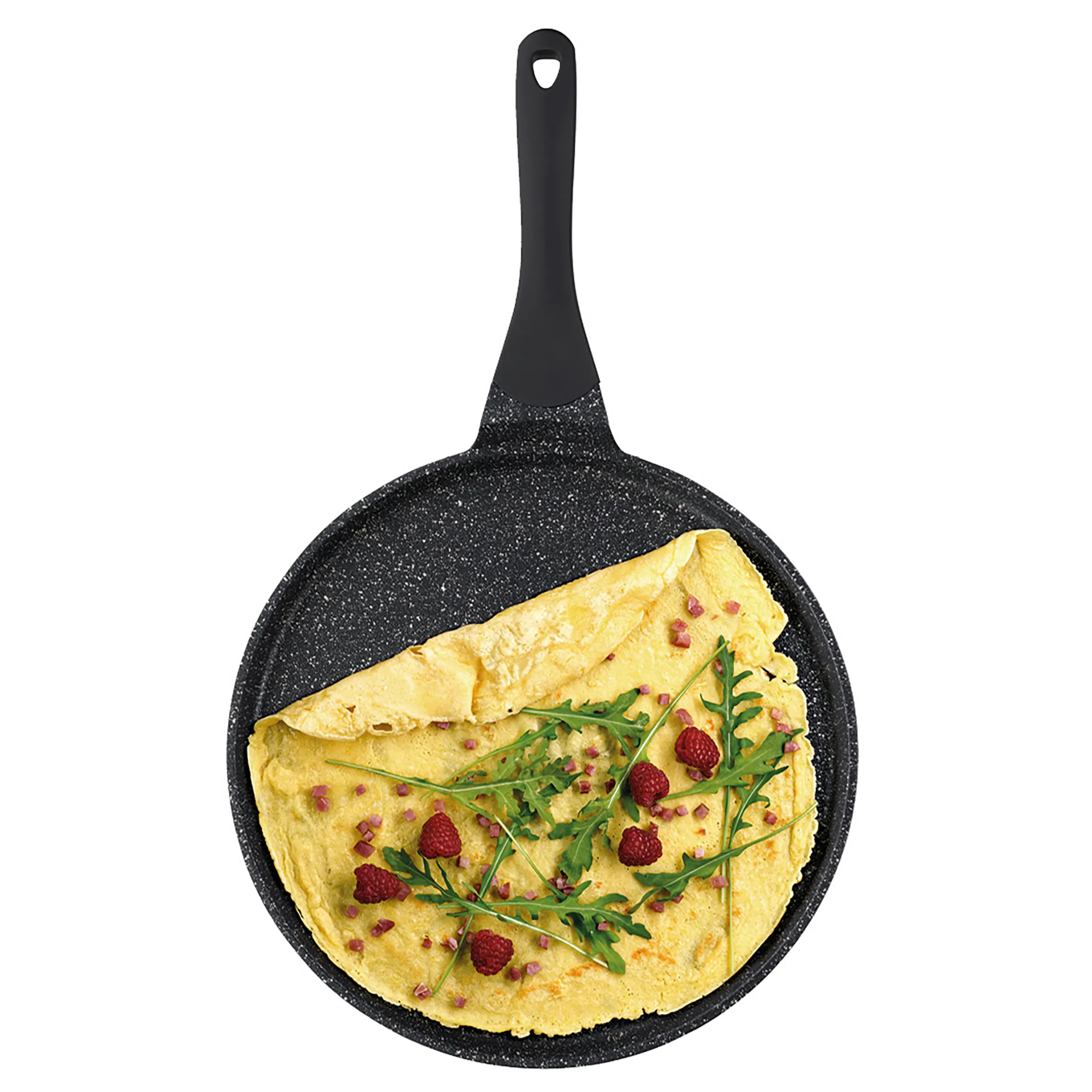 Omelett Pfanne - Antihaft-Kochgeschirr mit Ei und Himbeeren Pfanne mit gelbem Omelett, garniert mit Rucola und roten Himbeeren auf schwarzem Granit-Kochgeschirr