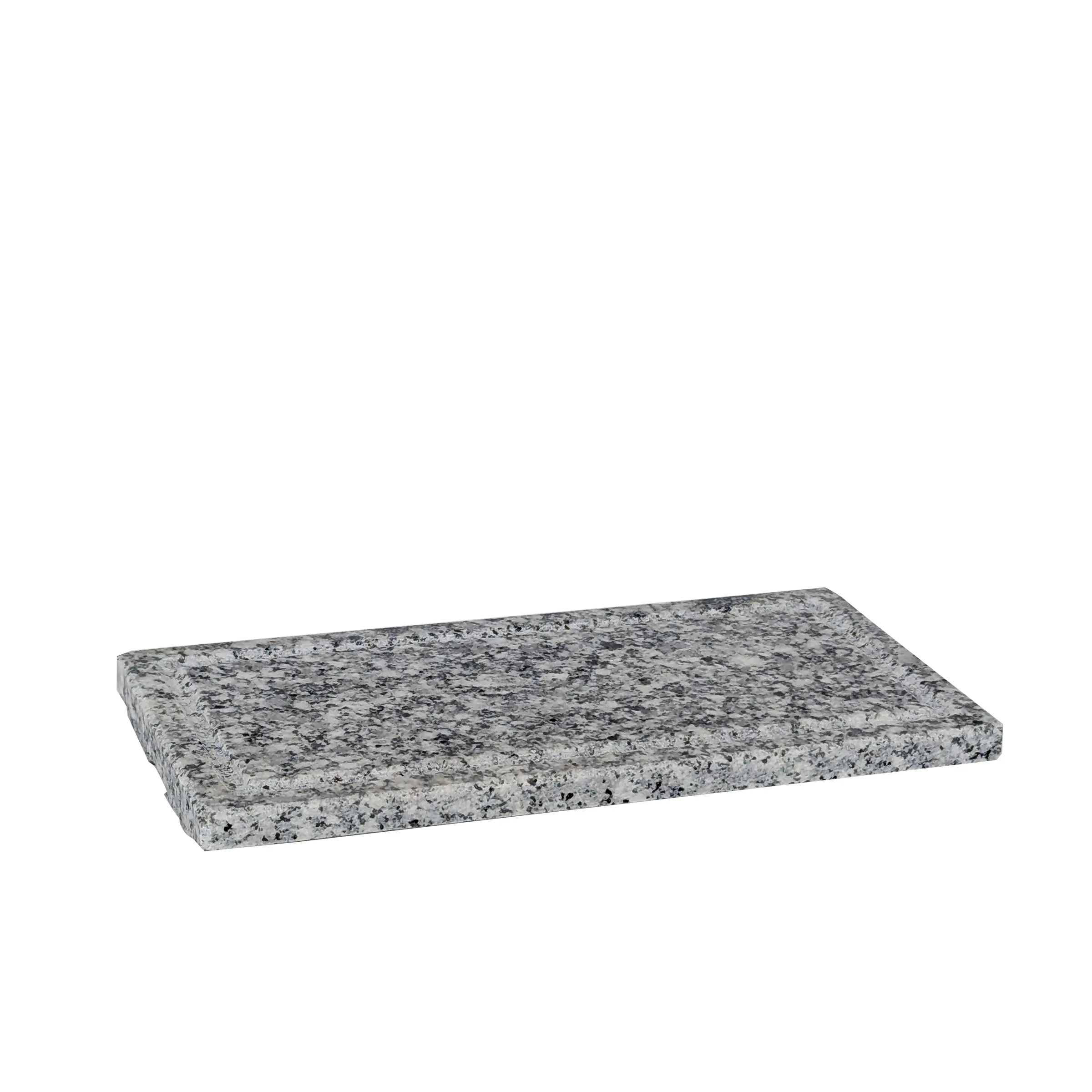 Granitplatte grau Terrassenbau Rechteckige Granitplatte mit gesprenkelter grauer Oberfläche und schwarzen Flecken, perspektivisch angled dargestellt