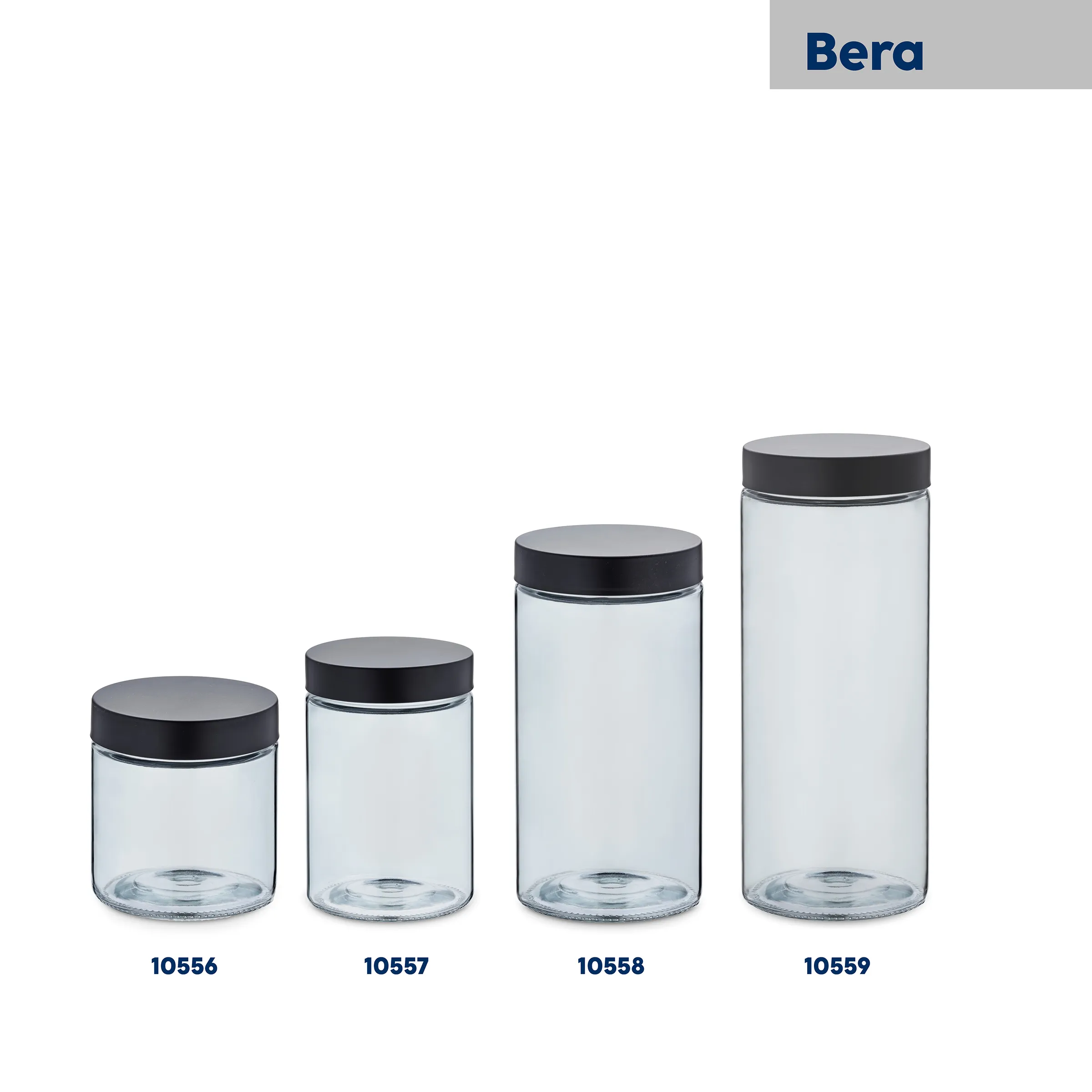 Bera Glasbehälter Set - Lagerdosen mit Schraubdeckel Vier verschiedene Bera Glasbehälter mit schwarzem Schraubdeckel in aufsteigenden Größen, nebeneinander angeordnet