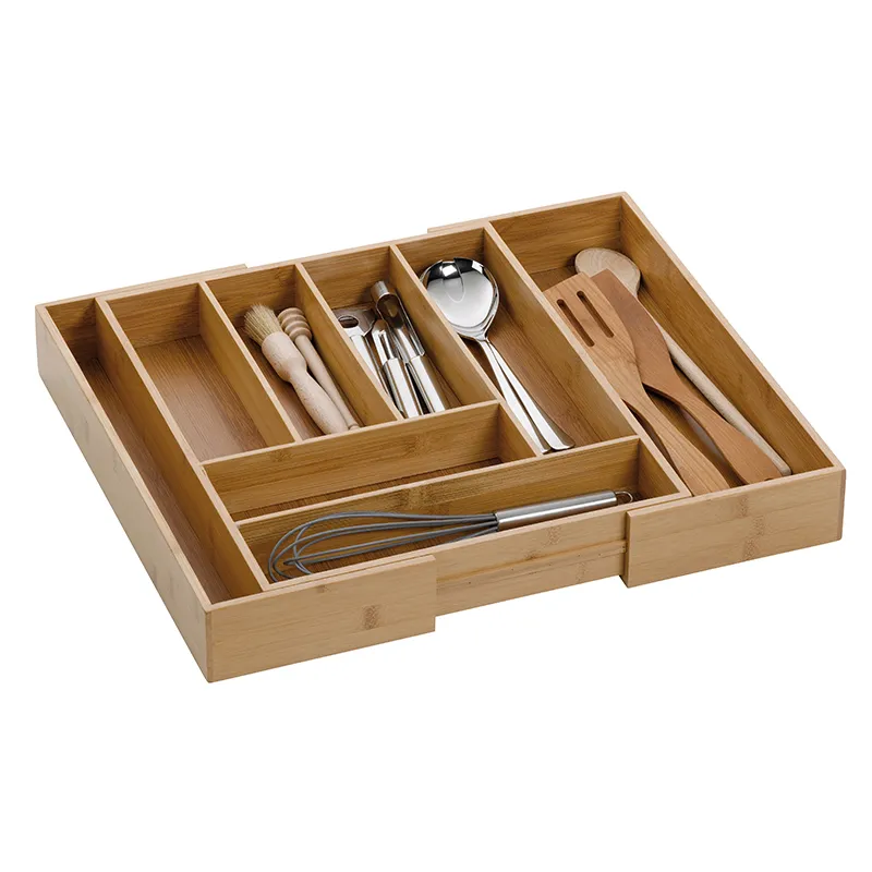 Besteckkasten Holz Organizer für Küche Holz-Besteckkasten mit mehreren Fächern, gefüllt mit Küchenutensilien wie Löffeln, Messern, Gabel und Schneebesen.