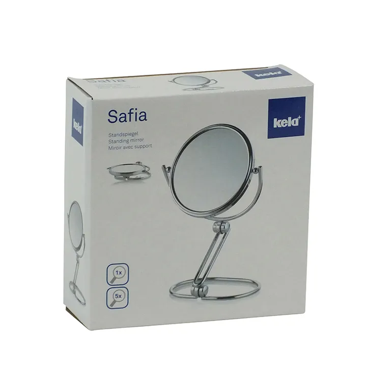Kela Safia Standspiegel mit Vergrößerung - Kosmetikspiegel Verpackung Verpackung des Kela Safia Standspiegels mit 1x/5x Vergrößerung auf weißem Hintergrund
