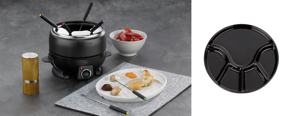 Fondue-Set Käsefondue mit Zubehör und Serviertablett Schwarzes Fondue-Set mit Topf, Stövchen und Gabel sowie weißem Serviertablett mit Käsefonduespeisen und Dip