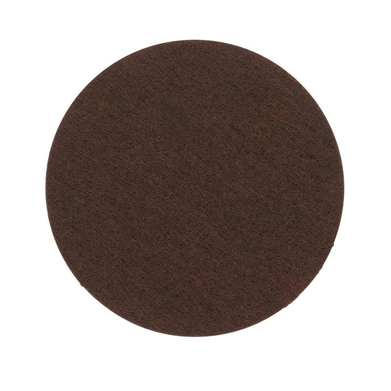 Runde Filzmatte Braun - Tischset Untersetzer Filz Runde braune Filzmatte aus dichtem Textilmaterial, von oben fotografiert auf weißem Hintergrund