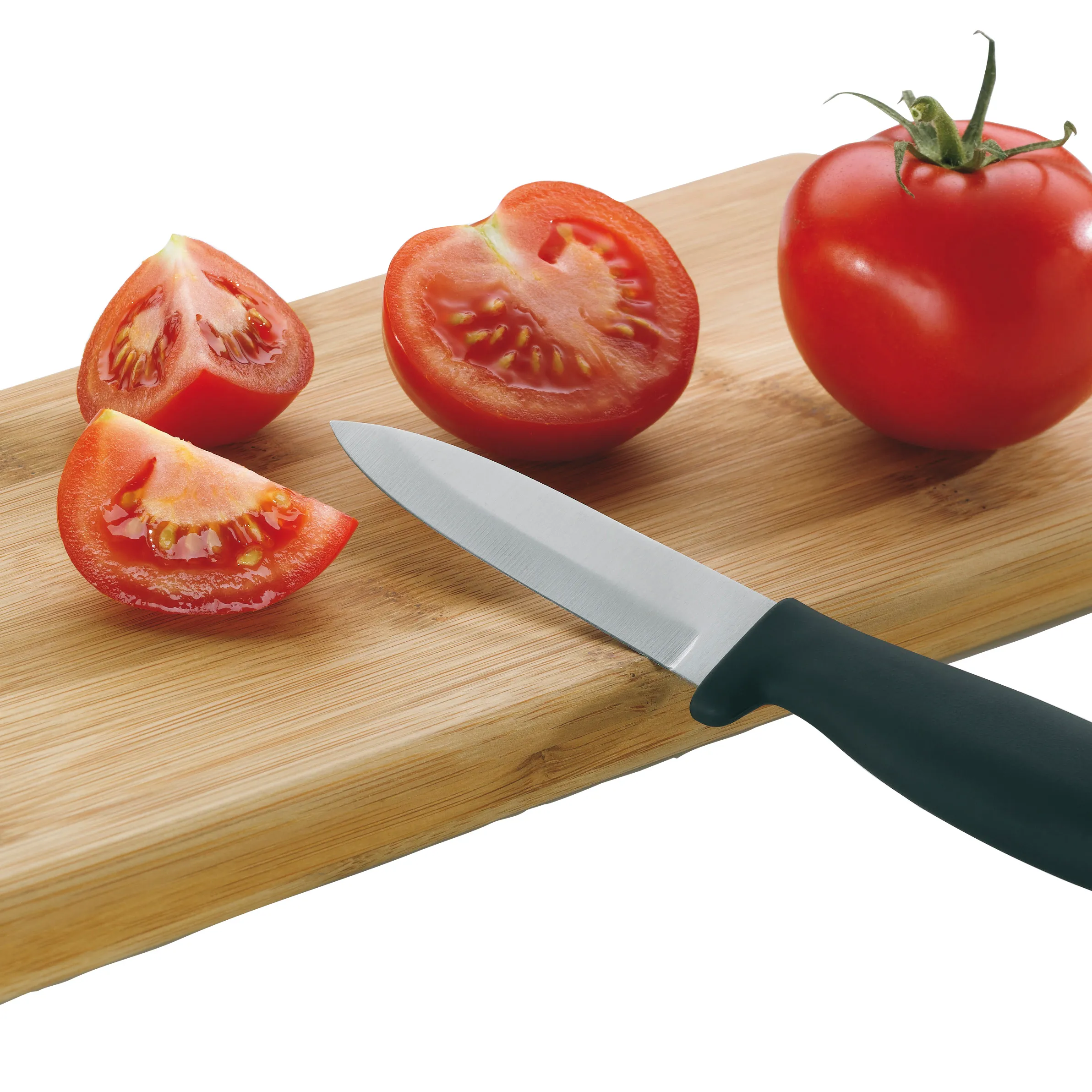 Tomaten schneiden - Frische Gemüse Zubereitung Frische rote Tomaten auf Holzbrett mit Messer, teilweise geschnitten zur Zubereitung