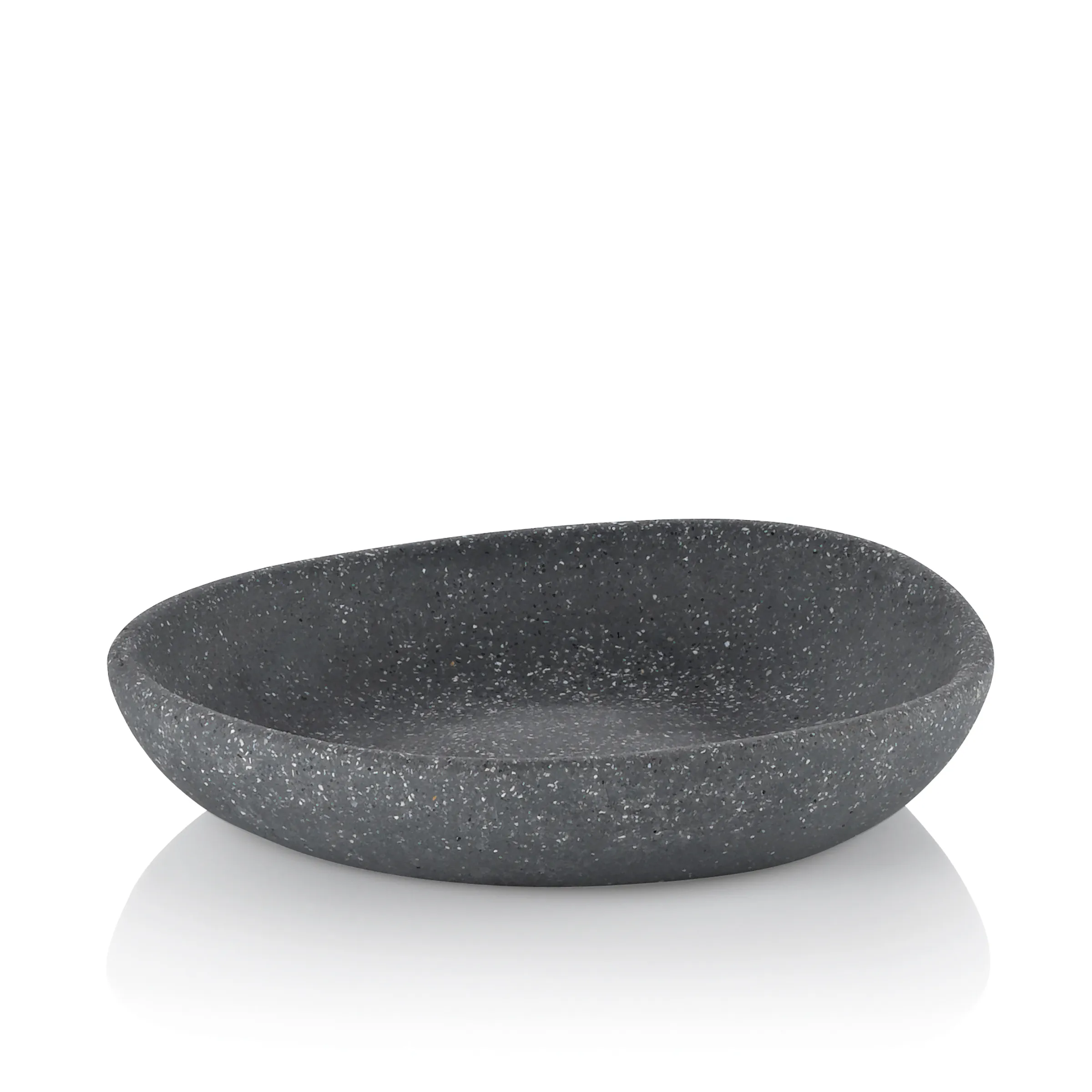 Schwarze Schale mit grauer Sprenkelung, ovale Form, modernes Design, auf weißem Hintergrund