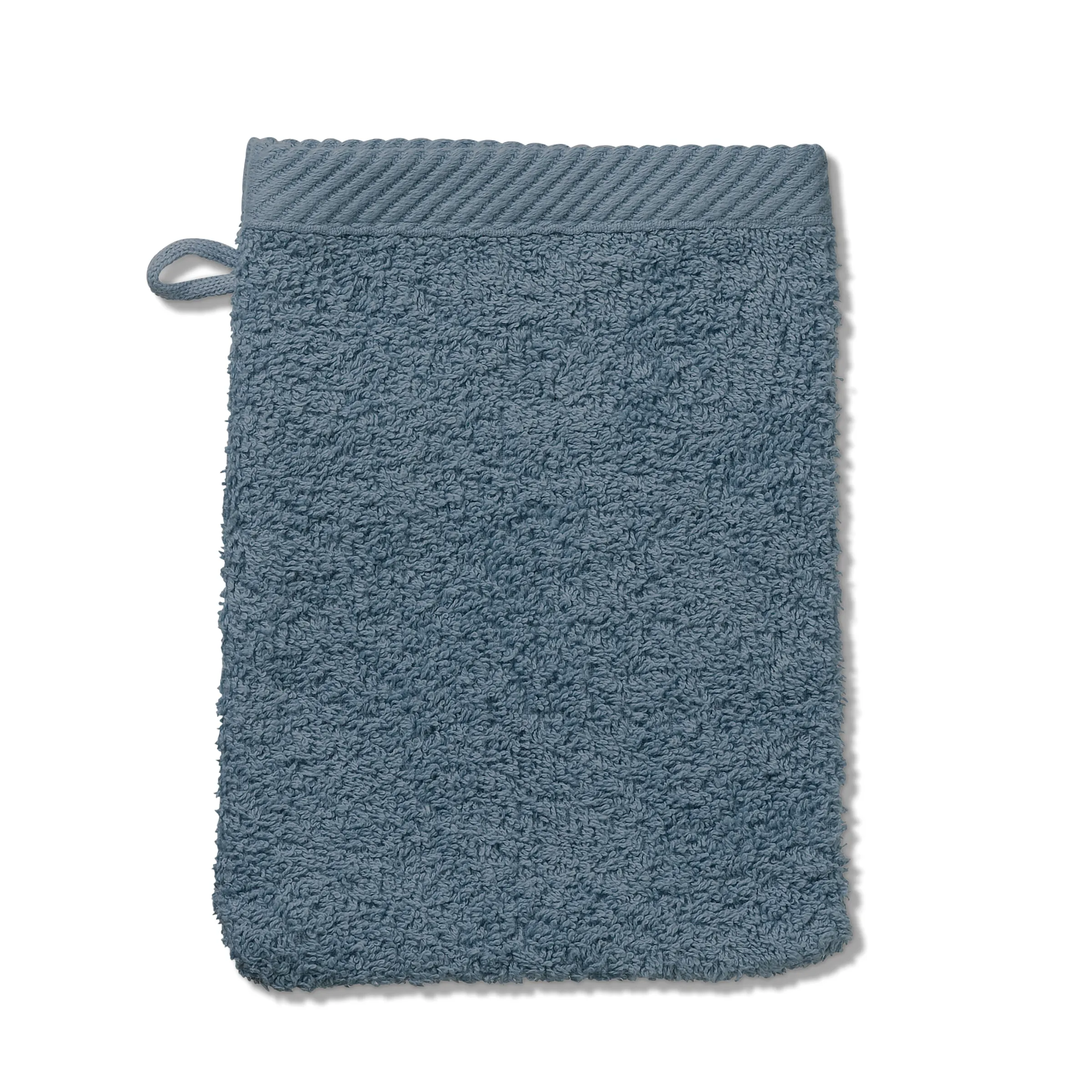 Waschhandschuh Frottee blaugrau mit Aufhängeschlaufe Blaugrauer Waschhandschuh aus Frottee mit Aufhängeschlaufe, Draufsicht auf weißem Hintergrund