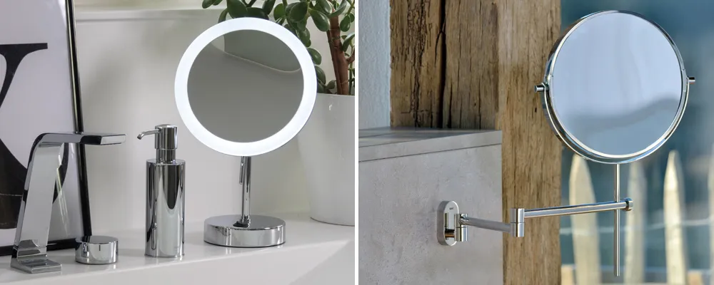 LED-Kosmetikspiegel mit Beleuchtung und Vergrößerung Zwei LED-Kosmetikspiegel mit Vergrößerung und Beleuchtung auf weißem und holzfarbigem Untergrund