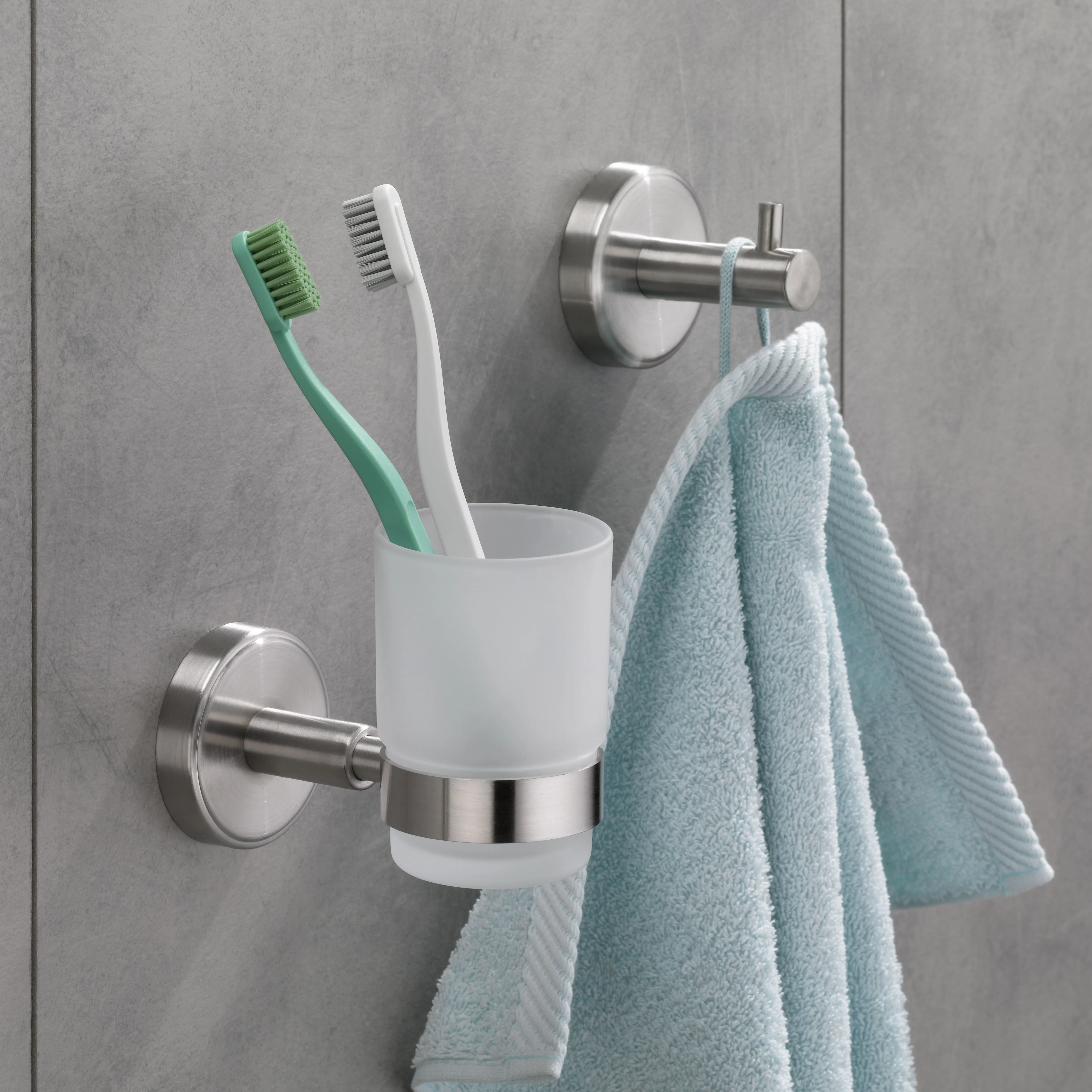 Badezimmer-Wandset mit Zahnbürstenhalter, Handtuchhalter aus Edelstahl und grünem Handtuch