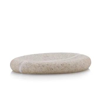 Ovales Tablett aus beige-grauem Kork mit weißem Textilband als Griffmulde