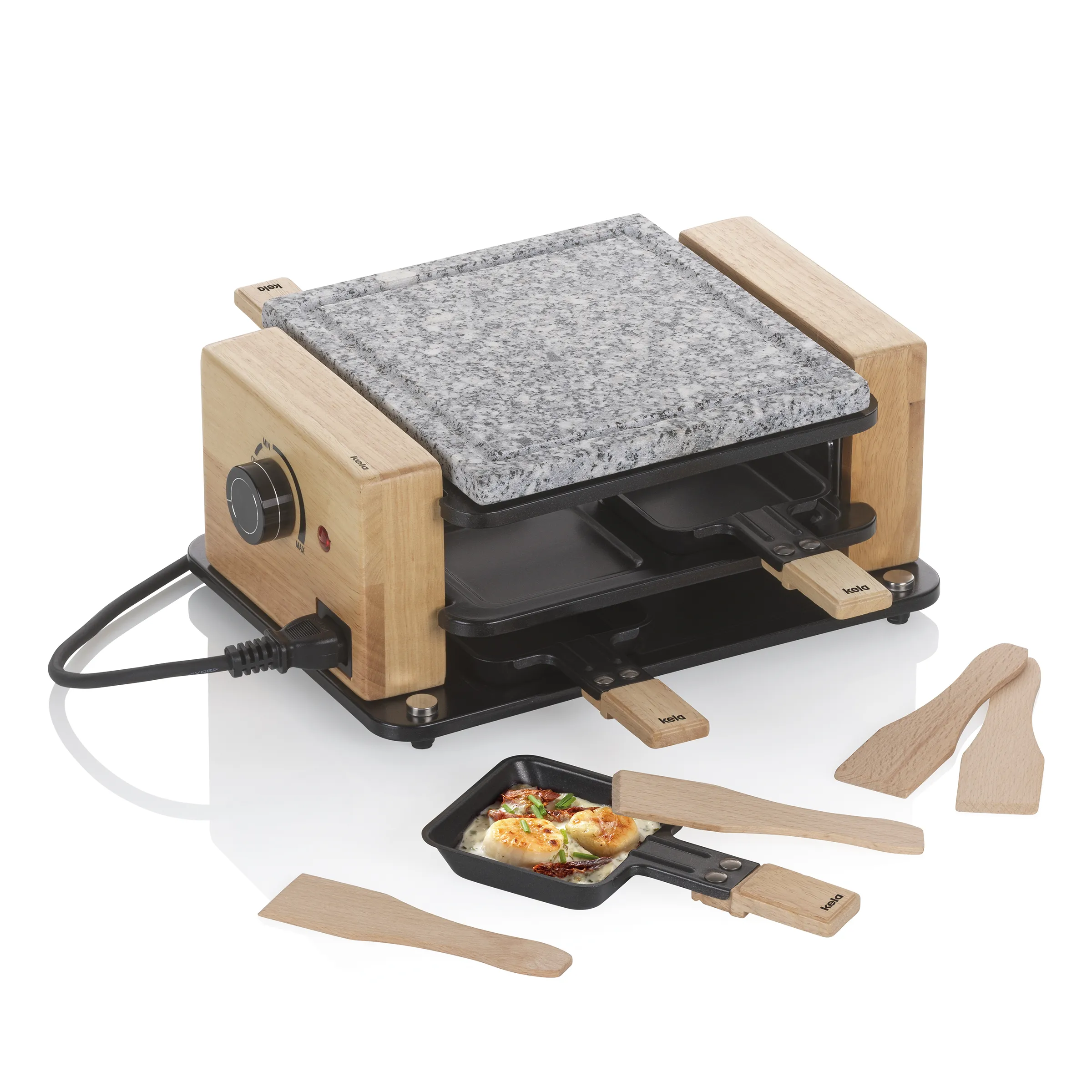 Raclette-Grill aus Holz mit Granit-Oberfläche, schwarzem Unterbau und Zubehör wie Spachteln und Pfännchen