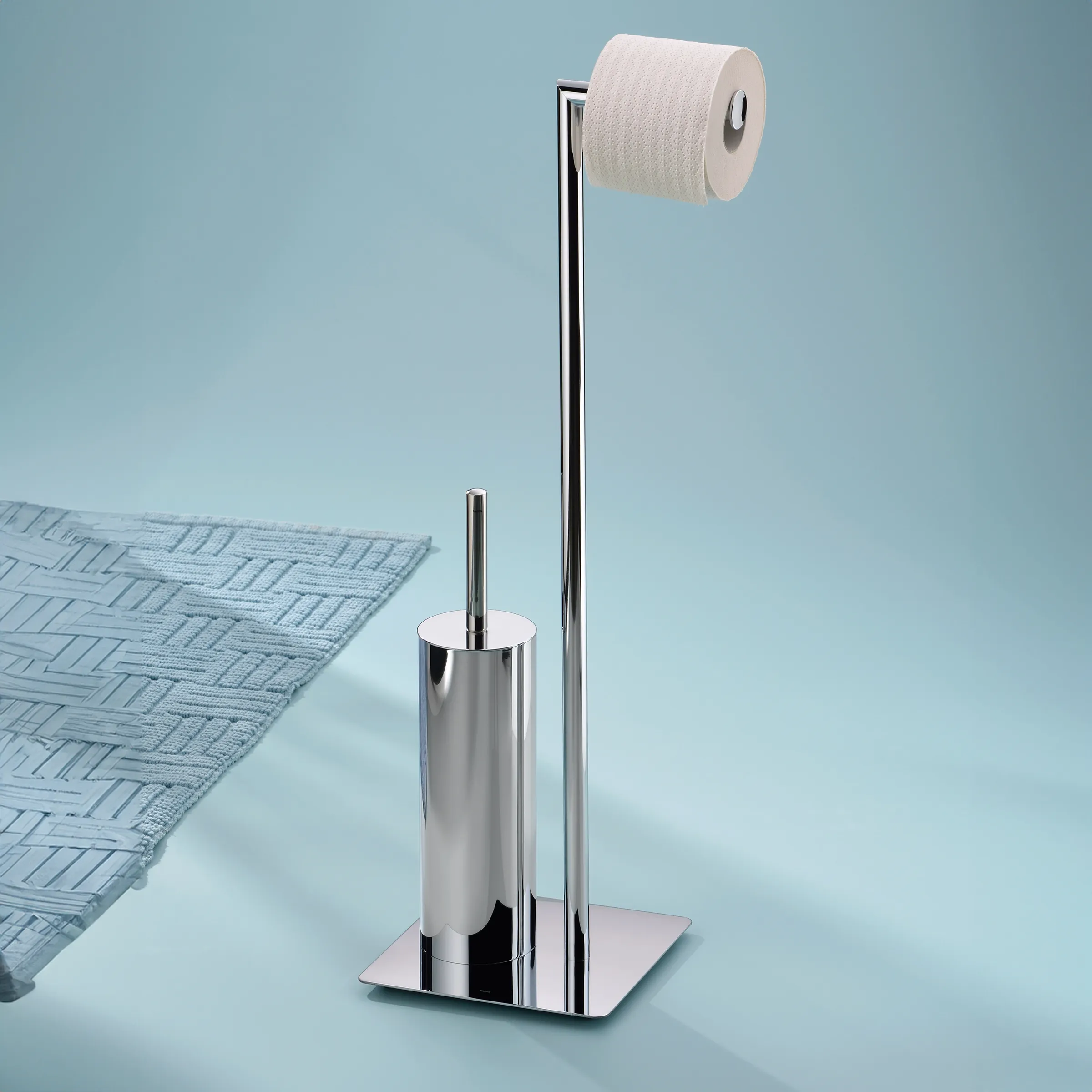 Toilettenbürsten- und Papierrollenhalter Edelstahl Moderner Kombinierter Toilettenbürsten- und Papierhalter aus poliertem Edelstahl mit zwei Funktionen auf quadratischem Standfuß.