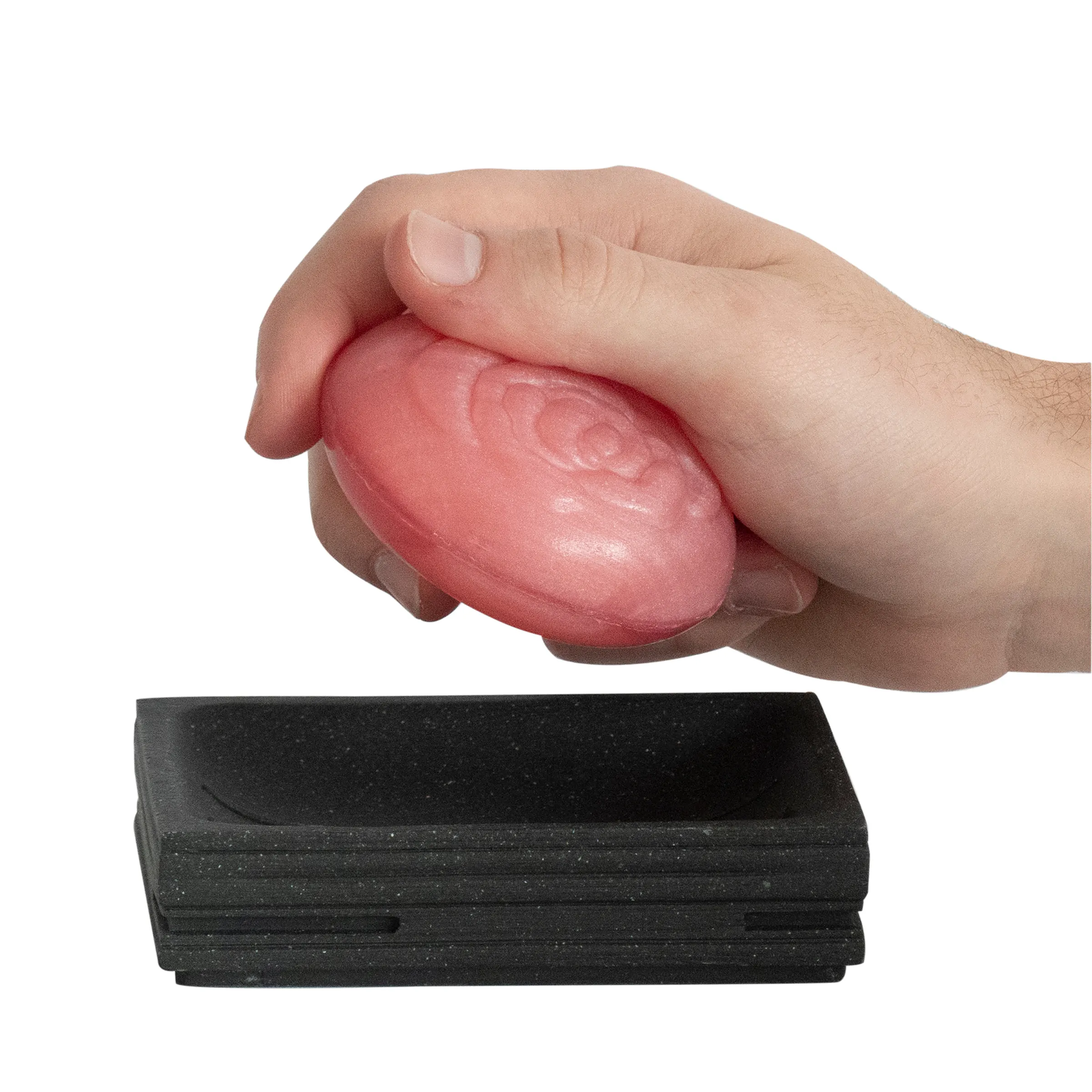 Realistischer Masturbator in Rosa mit Textursockel - Männerspielzeug Hand hält realistisches rosa Masturbator-Spielzeug über schwarzem Textursockel auf weißem Hintergrund