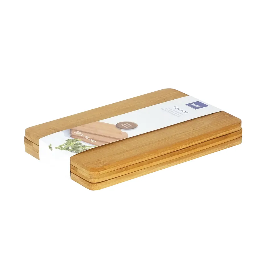 Holzbrett Kräuter-Set mit Verpackung Rechteckiges Holzbrett aus hellem Holz mit aufgeklapptem Deckel, darin verpackte weiße Verpackung mit grünem Kraut-Motiv