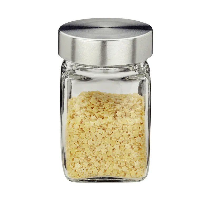 Vorratsglas mit Schraubdeckel - Glasdose für Knoblauch und Gewürze Quadratisches Glasgefäß mit Edelstahldeckel gefüllt mit gehacktem Knoblauch auf weißem Hintergrund