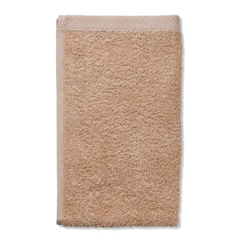 Beige Frottee-Handtuch mit strukturierter Oberfläche und hellerer Bordüre auf weißem Hintergrund