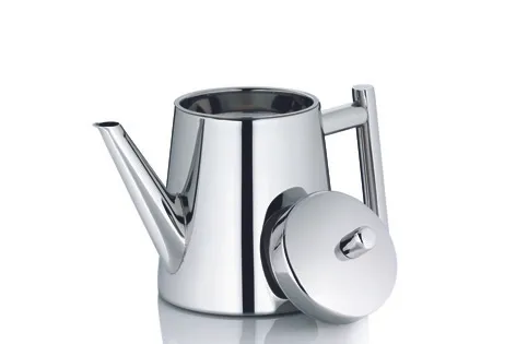Edelstahl Teekanne - Moderne Kaffeekanne Glänzende Edelstahl-Teekanne mit Deckel und Griff auf weißem Hintergrund