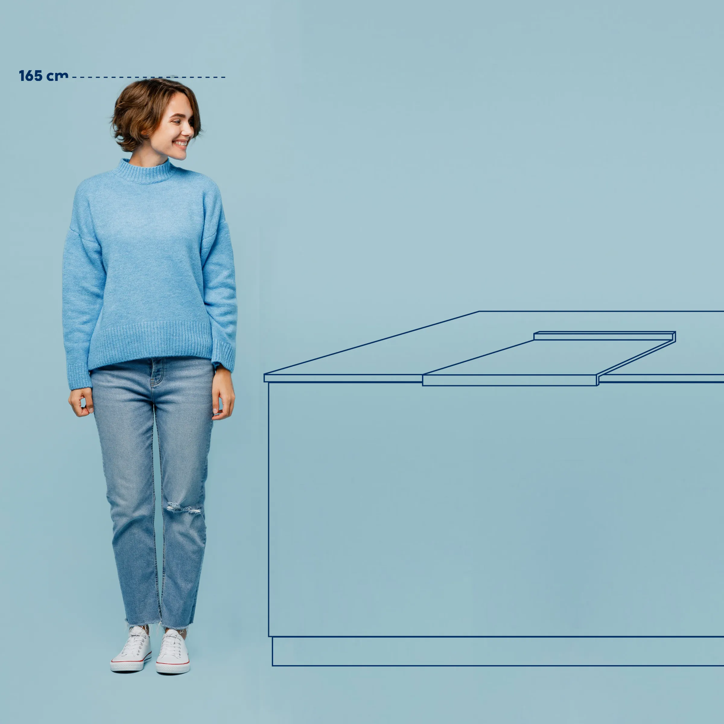 Küchenarbeitsplatte Höhenvergleich 165 cm - Ergonomische Küchenmöbel Maße Person in blauem Pullover und Jeans steht neben Küchenarbeitsplatte, Größenangabe 165 cm
