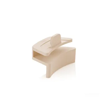 Beiger Holz-Hocker mit Griff und Fußablage in minimalistischem Design auf weißem Hintergrund