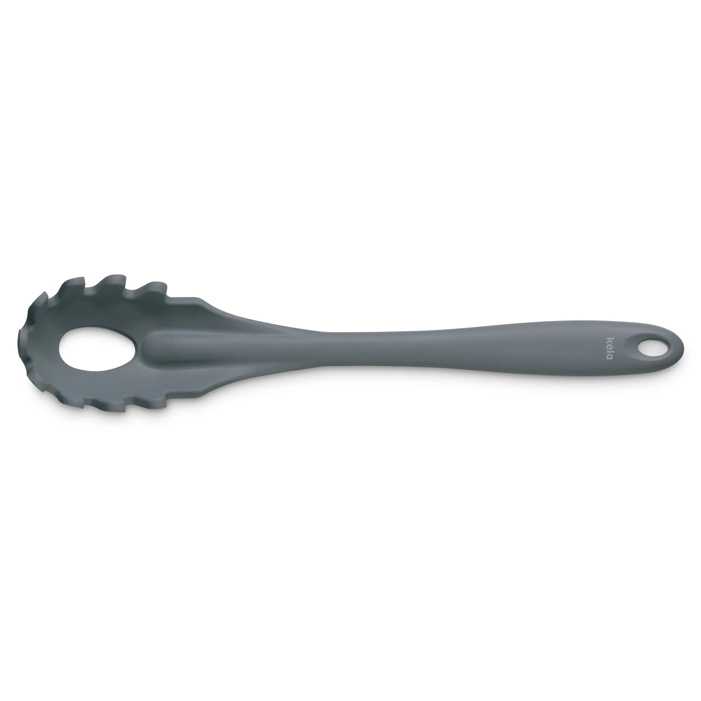Küchenhelfer Kunststoff grau mit Sägezahnrand - Pasta Servierlöffel Graues Küchenwerkzeug mit gezacktem Rand und ergonomischem Griff mit Aufhängeloch auf weißem Hintergrund