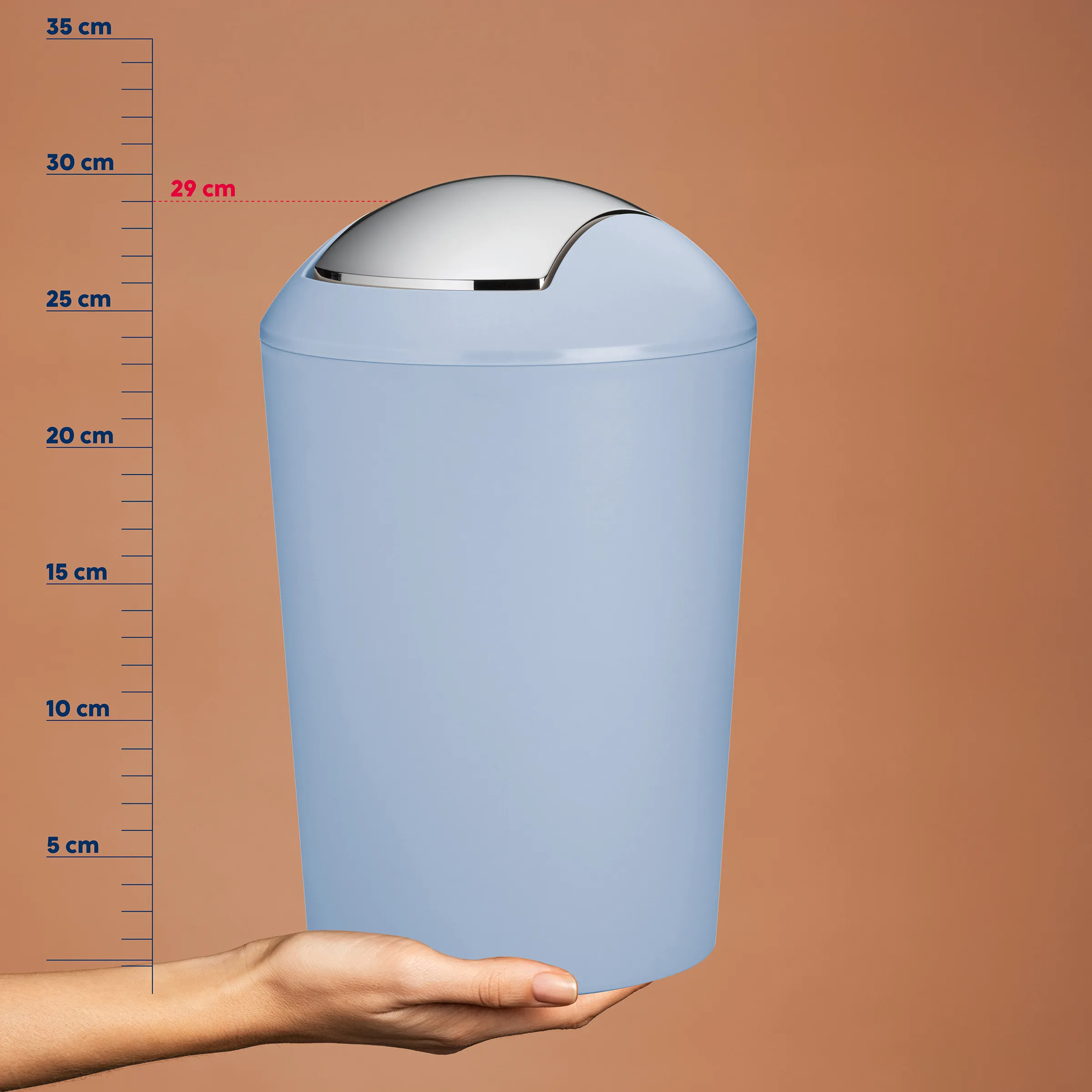 Windeleimer mit Sensor - hygienischer Windeleimer für Babys Hellblauer Windeleimer mit Sensor und aufklappbarem Deckel, neben einer Messskala bis 35 cm, Breite 29 cm