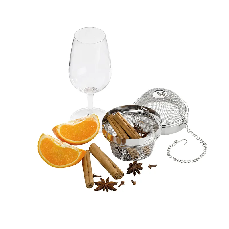 Glühwein-Set mit Weinglas, Gewürzsieb, Orangenscheiben, Zimtstangen, Sternanis und Nelken