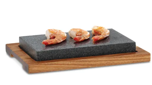 Schieferplatte Garnelen Servierplatte aus Holz Schieferplatte mit drei Garnelen auf Holzuntersetzer, elegante Servierplatte für Meeresfrüchte
