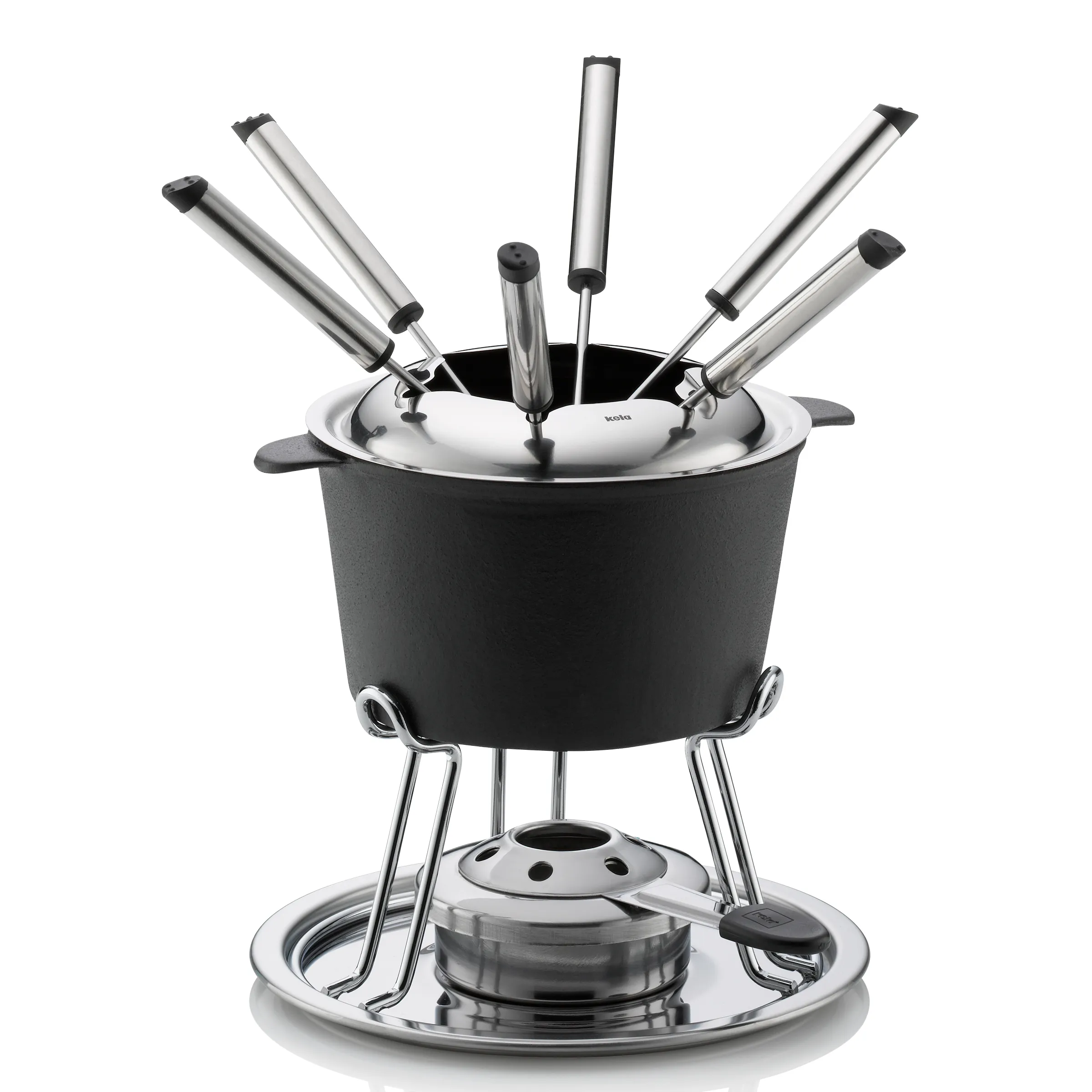 Fondue-Set mit Topf, Brenner und 6 Gabeln - Edelstahl Fondue-Garnitur schwarz Fondue-Set mit schwarzem Topf, Edelstahlgestell, Brenner und sechs Gabeln auf weißem Hintergrund