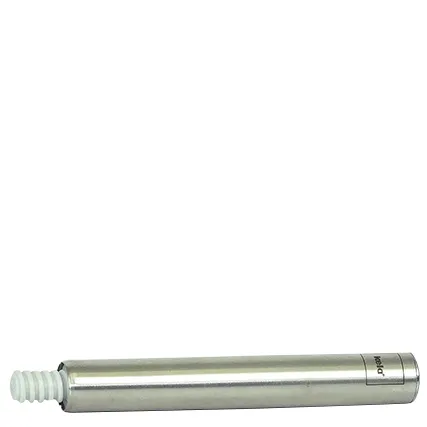 Mikrofon Adapter Gewinde Stativ Verbindung Metallischer Mikrofon-Adapter mit grünem Kunststoffgewinde auf weißem Hintergrund