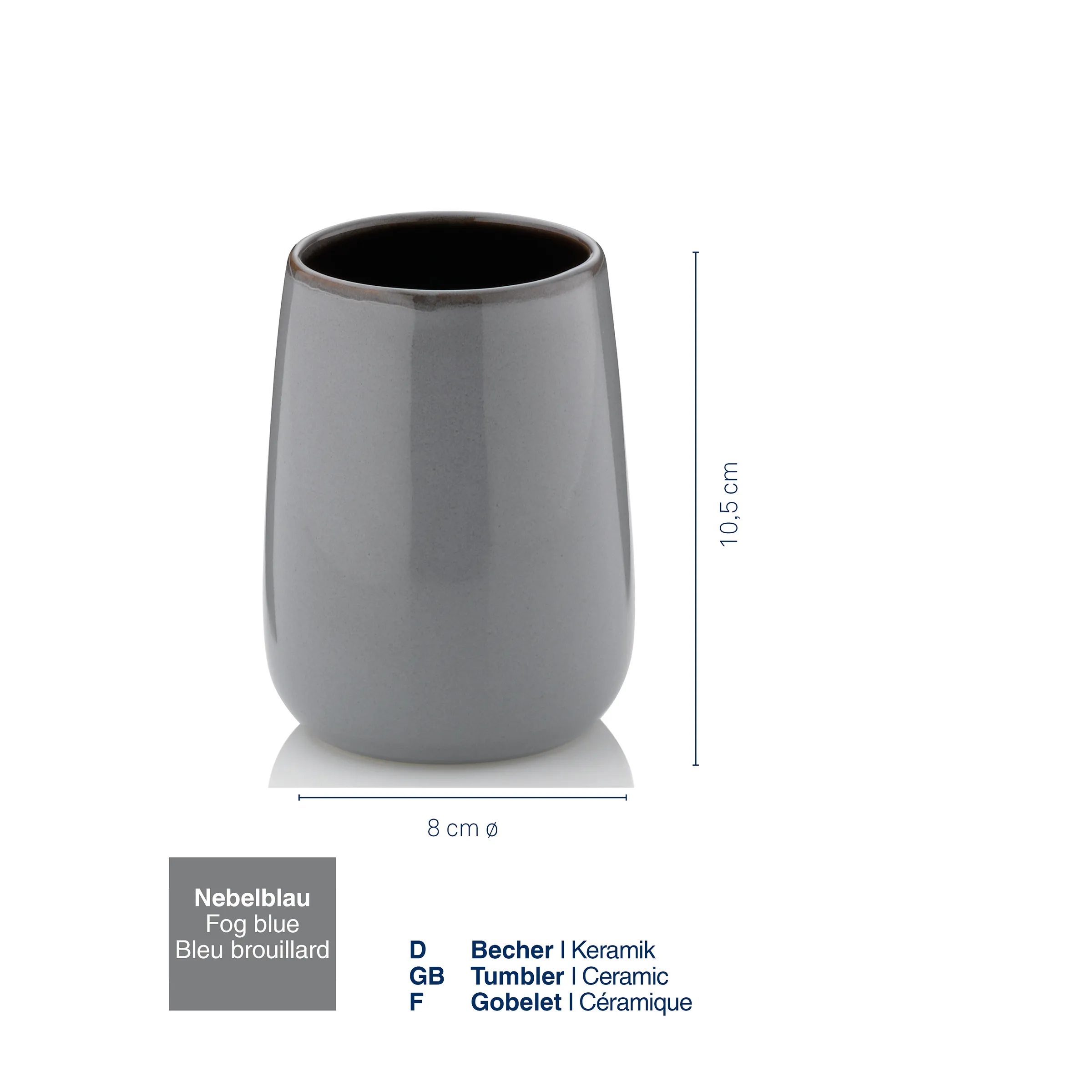 Keramikbecher Nebelblau – Moderner Trinkbecher 10,5 cm Grauer Keramikbecher in Nebelblau, 10,5 cm hoch und 8 cm Durchmesser, auf weißem Hintergrund