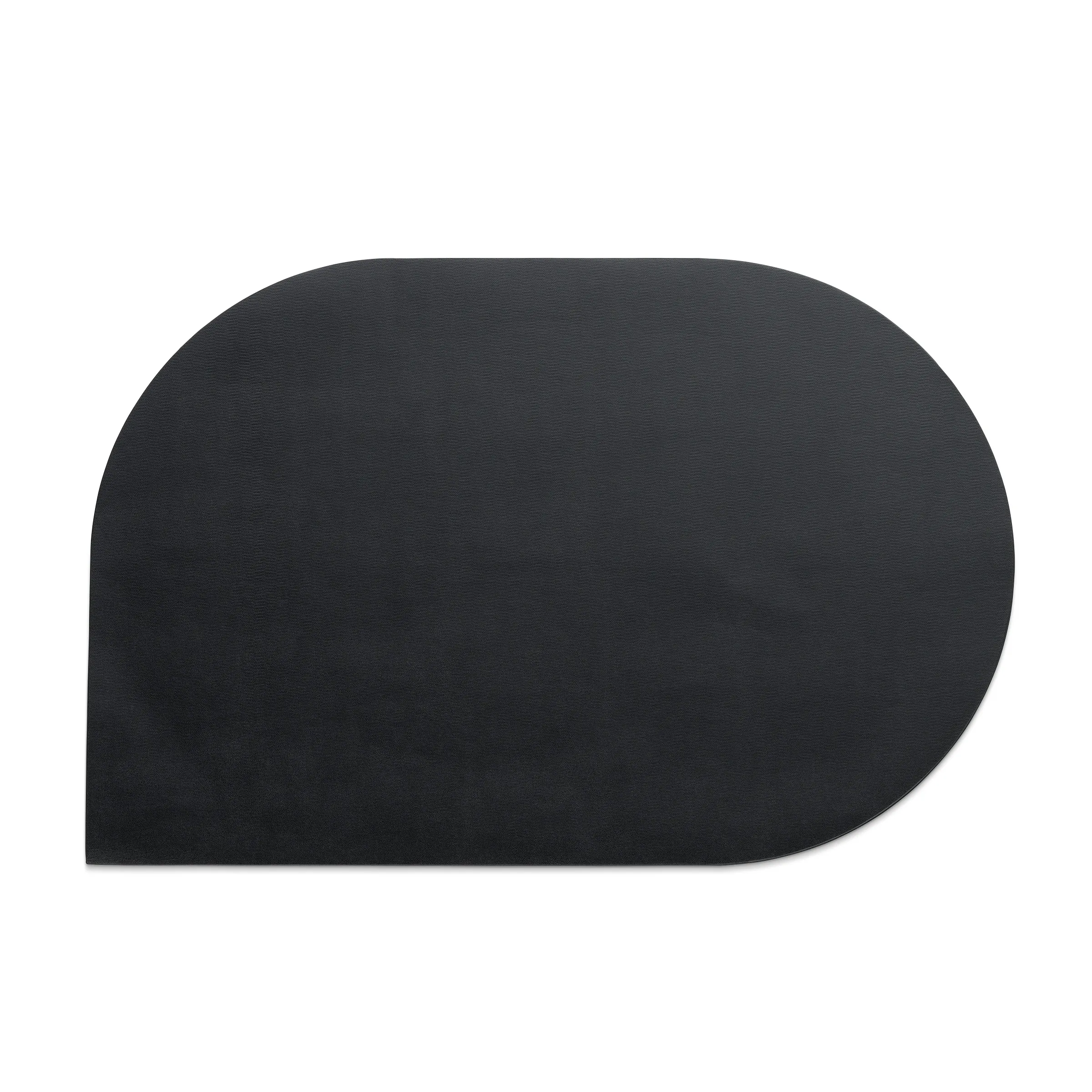 Ergonomische schwarze Mauspad mit Gelkissen Schwarze abgerundete Schaumstoff-Mauspad mit ergonomischer halbmondförmiger Form auf weißem Hintergrund