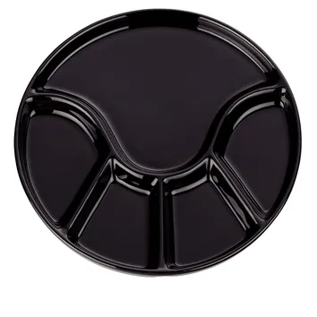 Schwarze runde Tabletttablett mit fünf Fächern und erhöhtem Rand auf weißem Hintergrund.